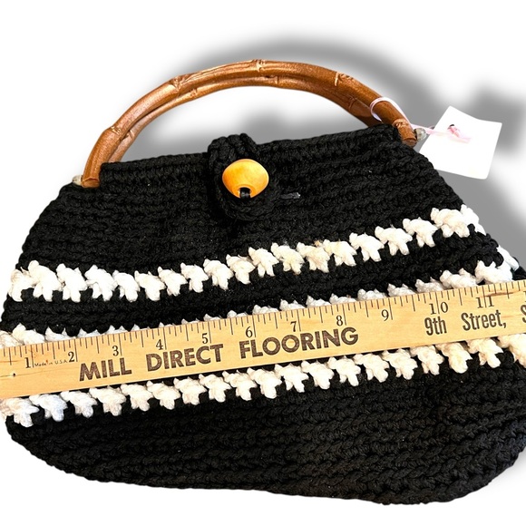VINTAGE INSPIRED BLACK WHITE CROCHET HANDBAG, WOODEN BUTTON CLOSURE, 2 HANDLES - Picture 11 of 11